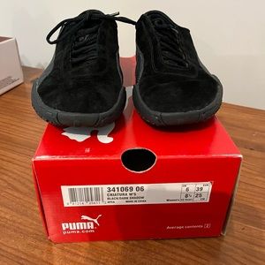 Black Puma low-profile Sneakers